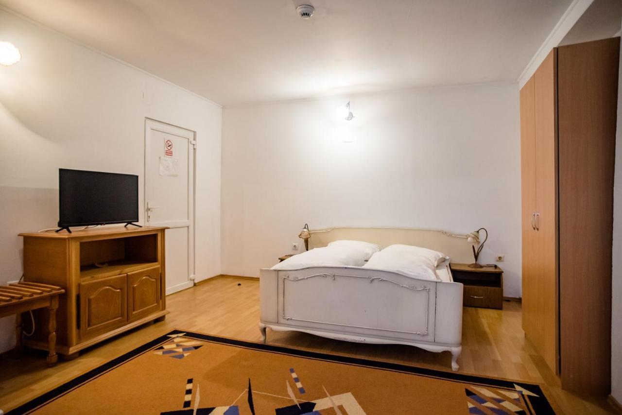 Hotel Marion Dumbraveni  Eksteriør billede