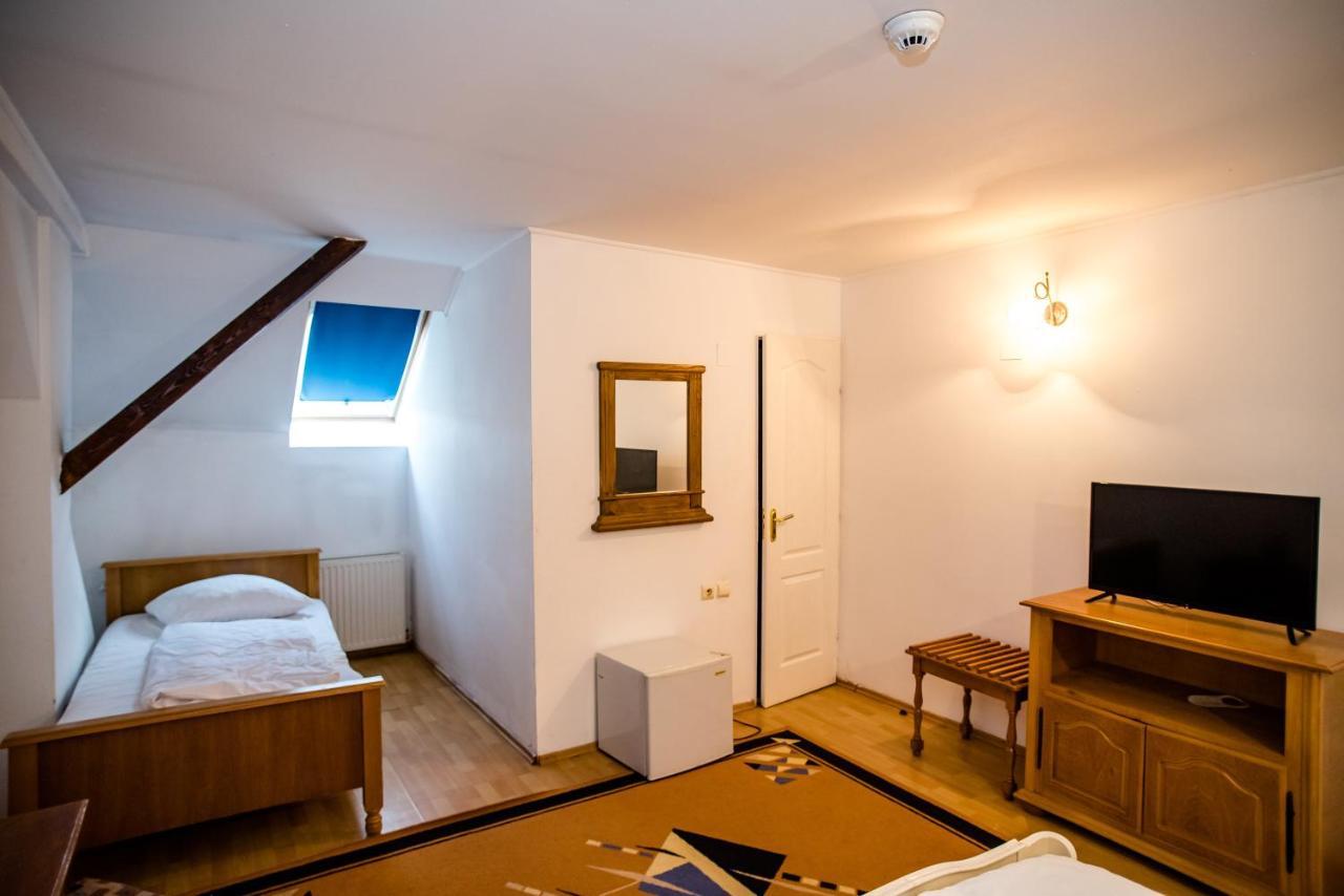 Hotel Marion Dumbraveni  Eksteriør billede